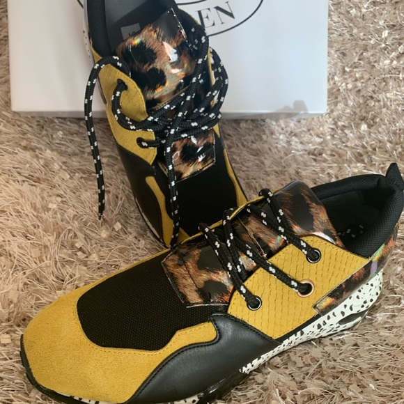 Steve Madden Gym Shoes - Picture 4 of 4